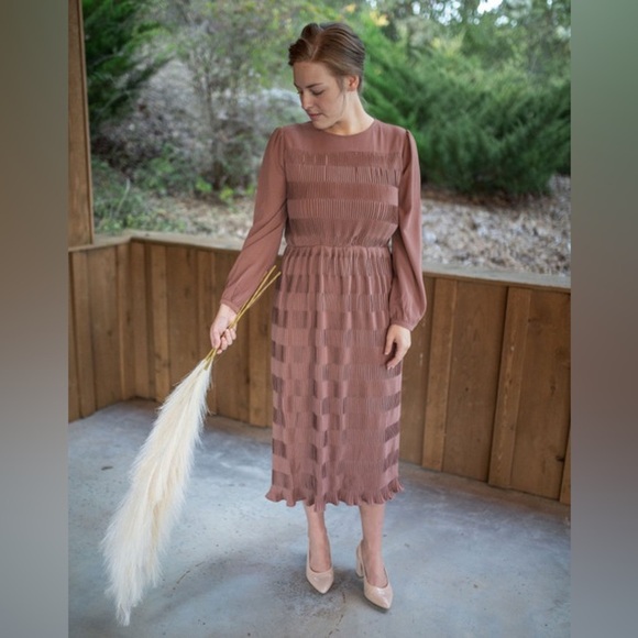 Roolee Dresses & Skirts - Roolee Midi Silk Blush Dress in Medium